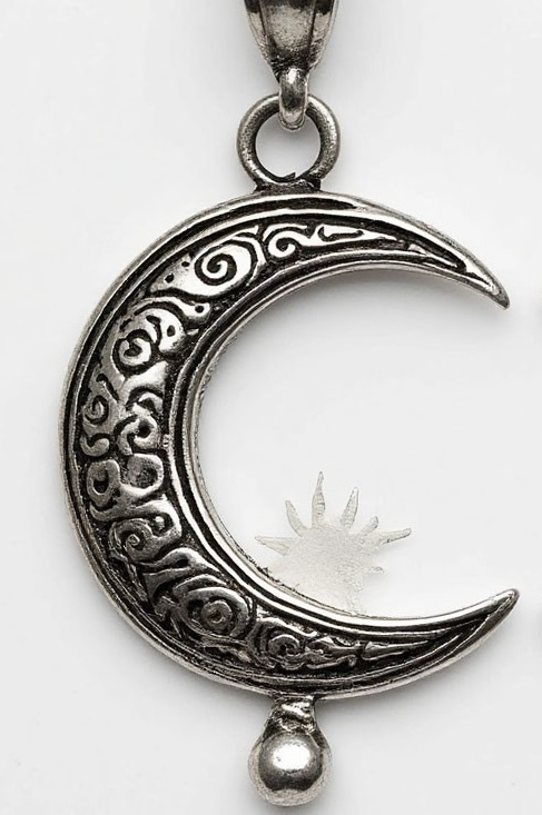 Кулон в свёртке