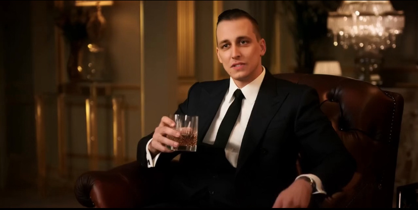 К тридцати годам жизнь начинает напоминать книгу, которую ты наконец учишься читать между строк. Ты уже не гонишься за количеством страниц, а ценишь смысл. И в какой-то момент ловишь себя на мысли: «А ведь одному — спокойнее». Это не грусть, не бегство от мира. Это — осознанный выбор. Почему он приходит именно после 30? Давай разберемся.