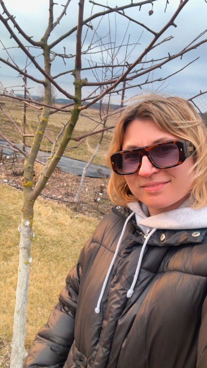 "Точно не поможет от тли" — Ландшафтный дизайнер призвала не белить деревья весной. Почему?