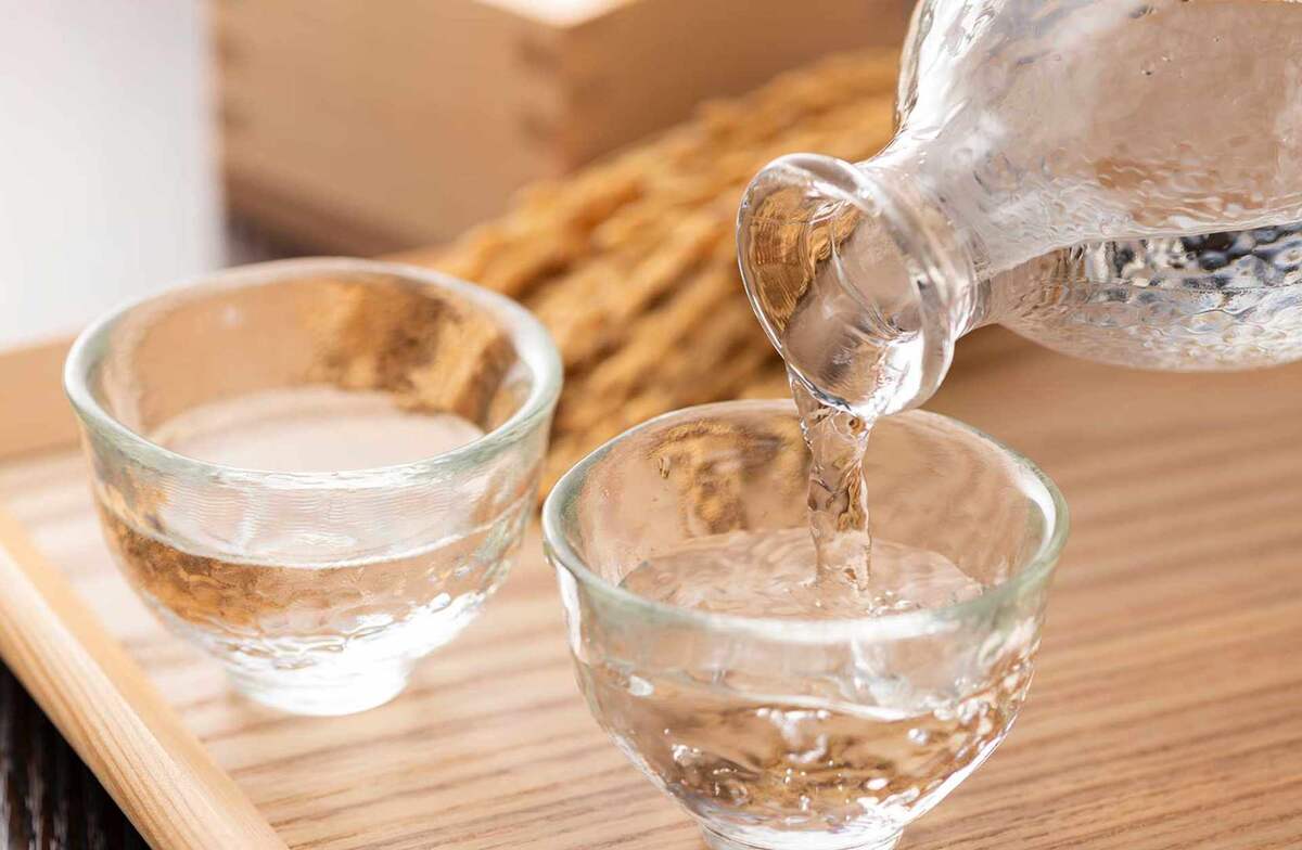 Современное холодное саке.Изображения Getty Images