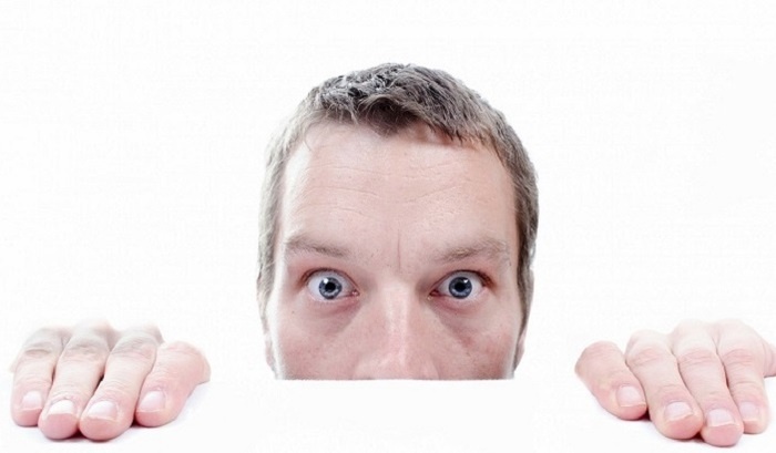    Недостаток сна делает людей восприимчивыми к теориям заговора