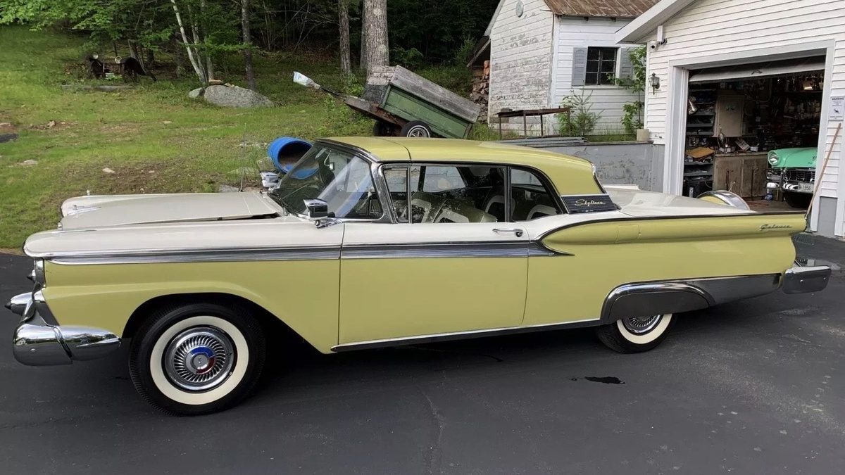 Ford Galaxie Skyliner 1959