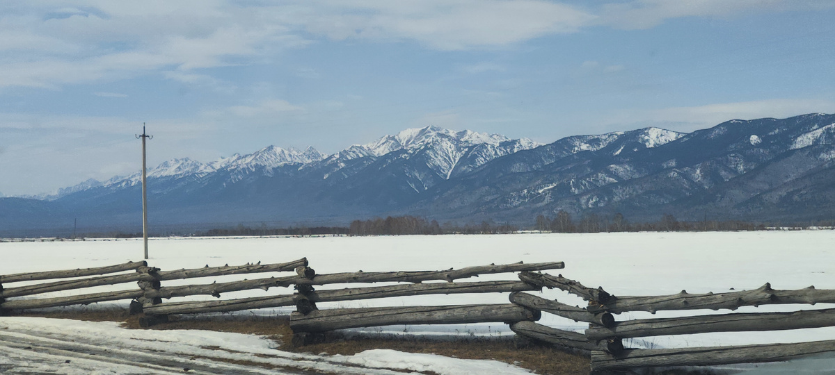 Вид на Тункинский Гольцы очень скрашивает дорогу в Аршан