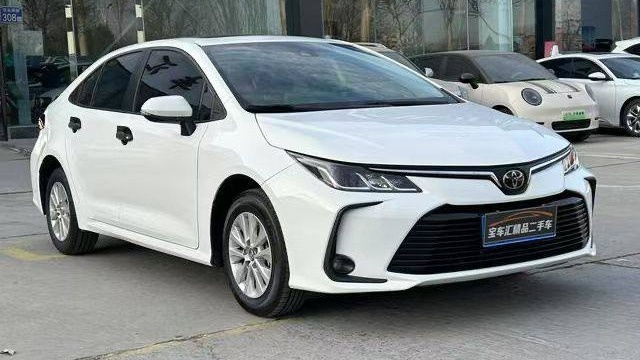 Toyota Corolla E210 вид спереди