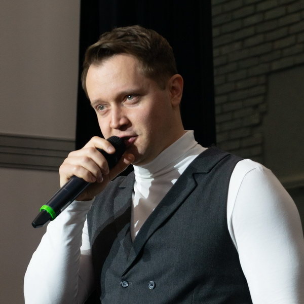     Мастера и модники очарованы: выставка «РусАртСтиль» открылась концертом Александра Волкодава и Елены Ворфоломеевой