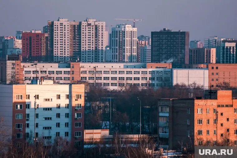 Власти обсуждают расширение программы семейной ипотеки. Фото: Роман Наумов © URA.RU