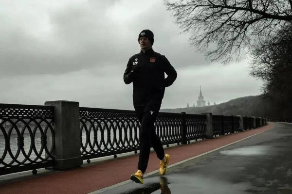 Сийярто устроил пробежку по Воробьёвым горам в Москве. Обложка © Facebook (соцсеть запрещена в РФ; принадлежит корпорации Meta, которая признана в РФ экстремистской) / Петер Сийярто