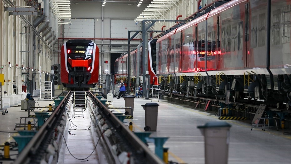    Цех завода "Уральские локомотивы" по производству высокоскоростных поездов для ВСМ. Автор фото: Донат Сорокин / ТАСС