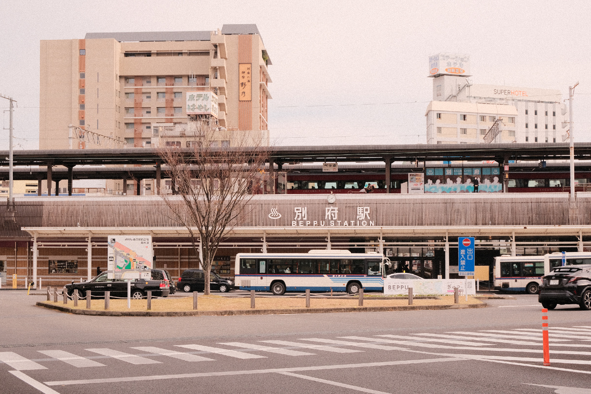 Станция Беппу- центр города. Сюда прибывают поезда.