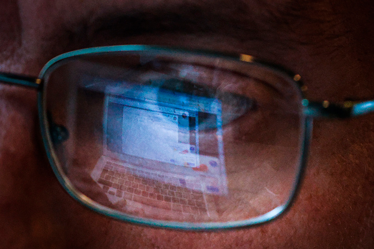    Согласно дополнениям в закон «О рекламе», которые президент РФ Владимир Путин подписал в конце декабря прошлого года, отчисления не уплачиваются при распространении рекламы на сайтах, владельцами которых являются вещатели теле- или радиоканалов, а также информационные агентства.   
Фото: «БИЗНЕС Online»