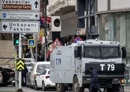    Эрдоган взял на вооружение идею западных кураторов майдана. Турки бьют в кастрюли дома после работы, мешая только себе и соседям