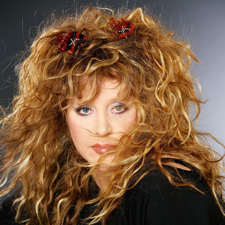    Телеканал «Дом кино» размыл фотографию Аллы ПугачевойСоцсети