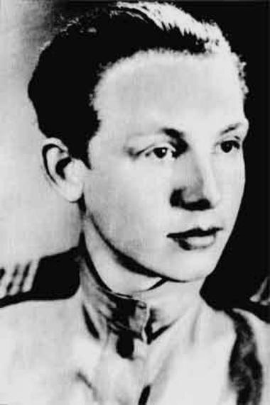 Гвардии сержант Иннокентий Смоктунович в 1943 году