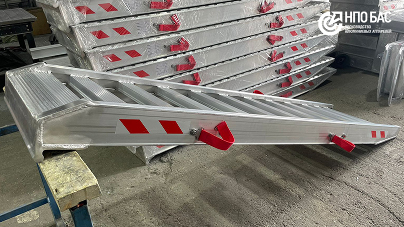 С полным каталогом алюминиевых трапов, аппарелей и сходней вы можете по адресу www.appareli.ru/katalog_modelej