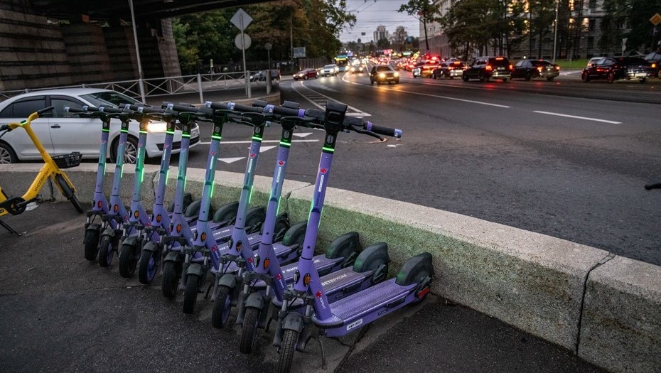    Электросамокаты в Петербурге. Автор фото: Михаил Тихонов / "Деловой Петербург"
