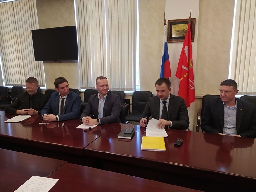    Подписание соглашения о соблюдении правил использования средств индивидуальной мобильности на территории Петербурга, март 2025 года. Автор фото: "Деловой Петербург"