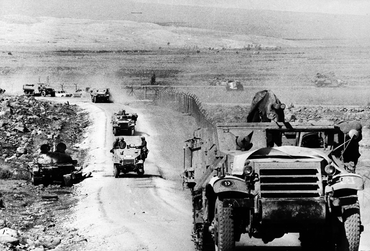 Война Судного дня. Израильская бронетанковая колонна на пути в Сирию во время Войны Судного дня между Израилем и Египтом и Сирией, 17 октября 1973 года. 