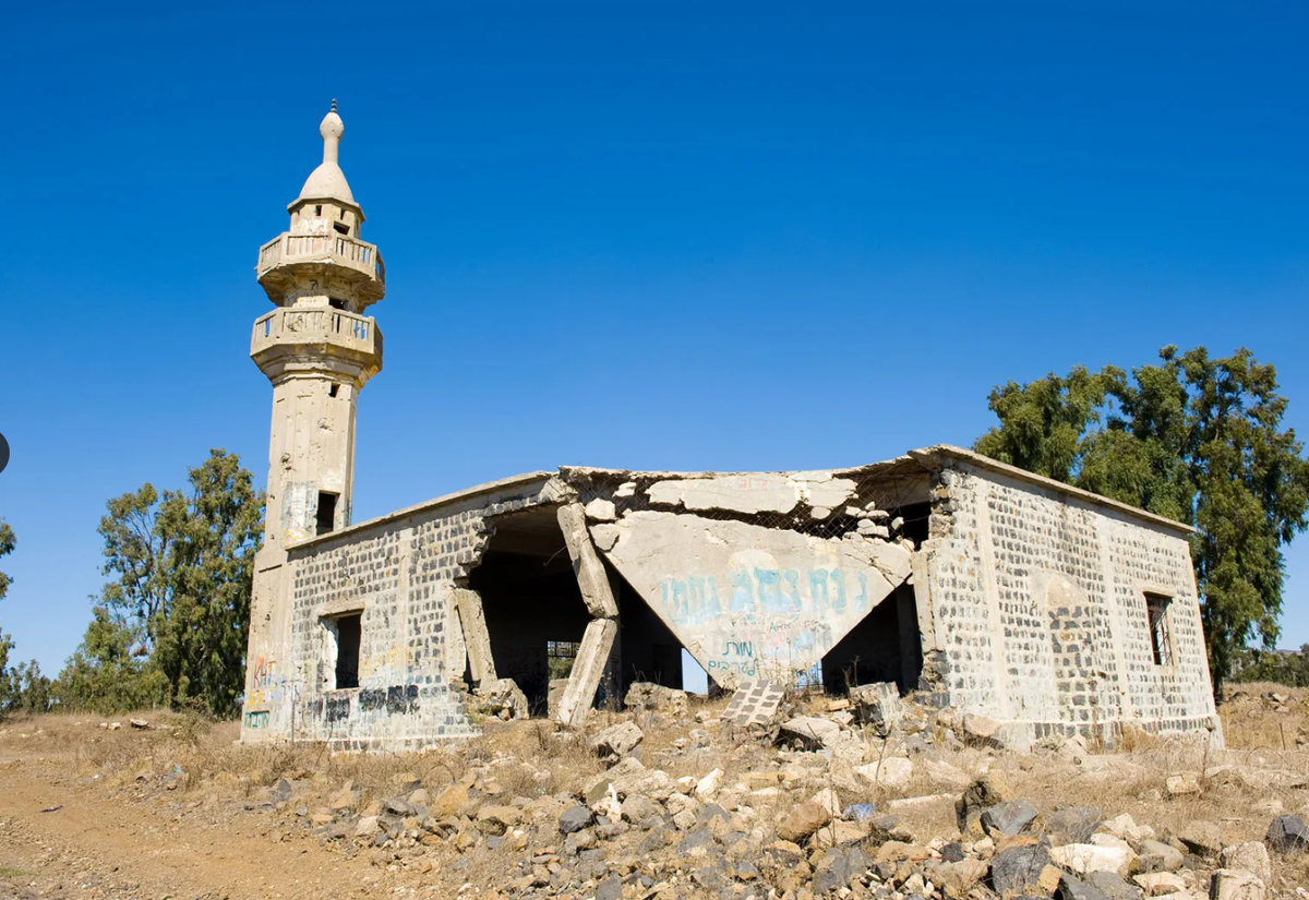 Война Судного дня. Мечеть на Голанских высотах, повреждённая во время Войны Судного дня.