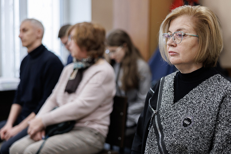    Гульшат Нигматуллина, ее зам Ренат Ахметзянов и главбух Ландыш Шарафутдинова обвиняются в превышении должностных полномочий и мошенничестве на 16,4 млн рублей на премиях.   
Фото: Сергей Елагин