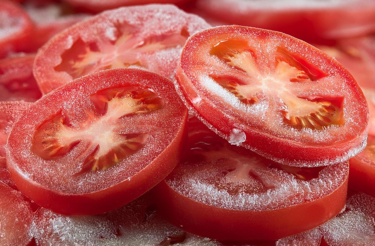 Зачем хитрые хозяйки замораживают помидоры: запомните эти способы применения / Фото: Pogovorim.by