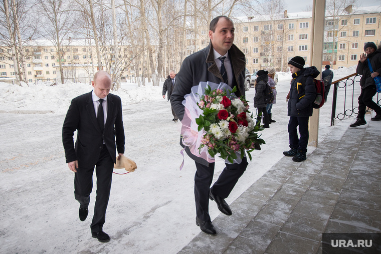 Однажды он приехал с букетом цветов. Фото: Владимир Жабриков © URA.RU