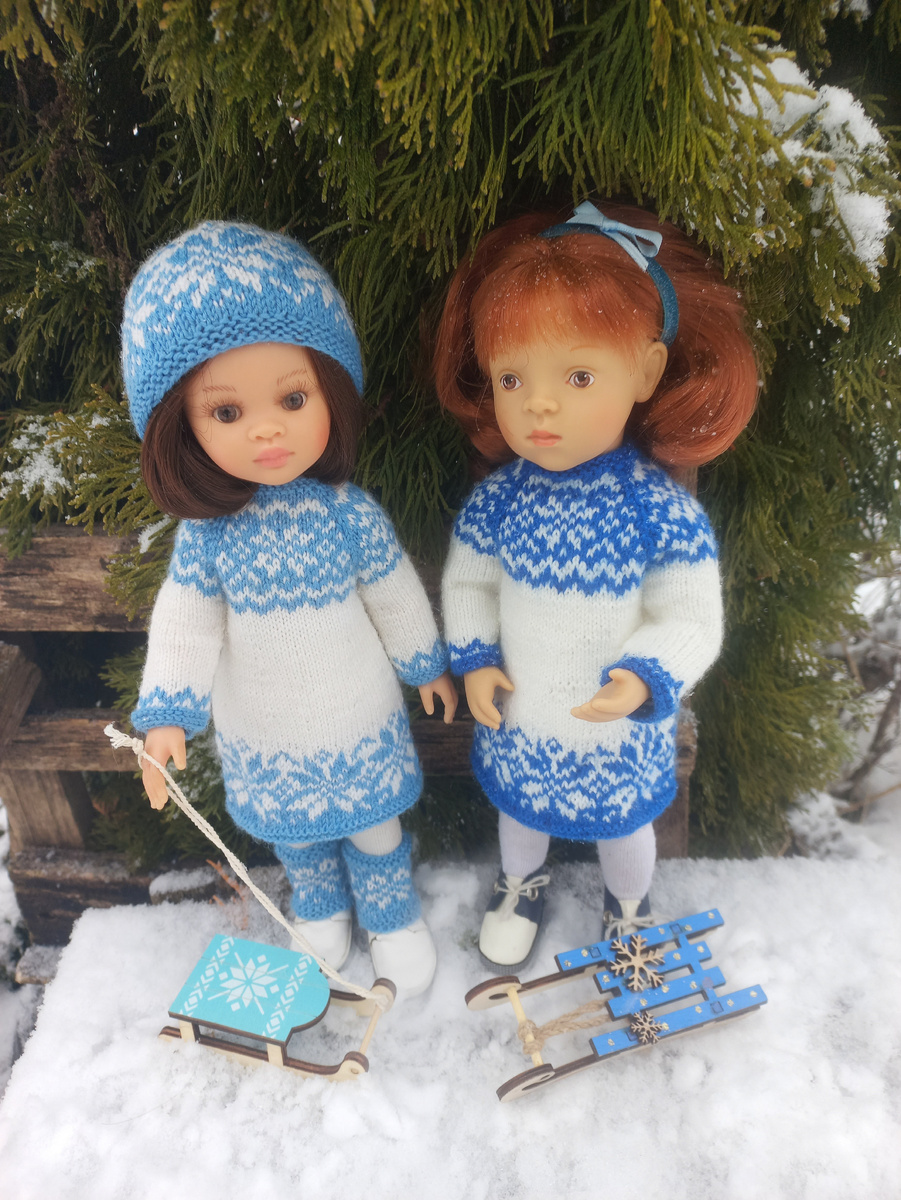 У минушки свое платье, ни с кого она его не снималв)))