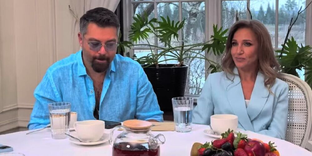 Многие считают, что Ковальчук находится на правах прислуги у деспотичного Алексея