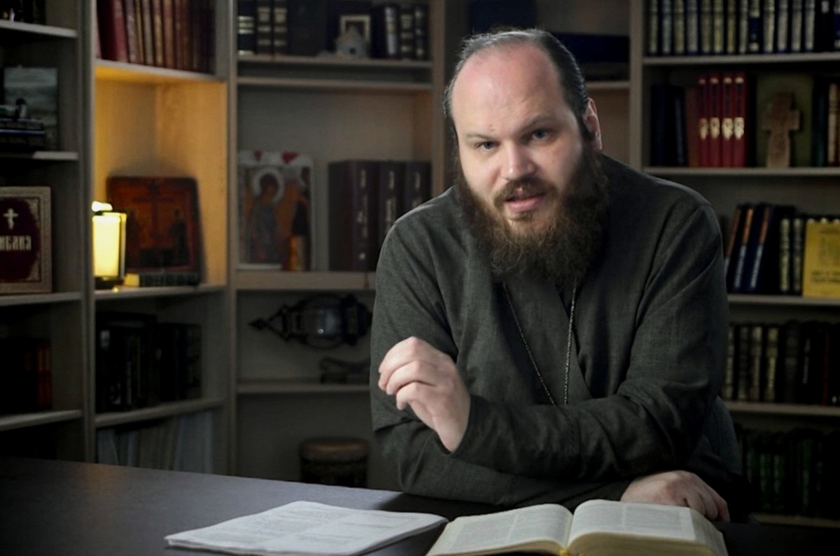 Павел Островский — иерей, настоятеля храма великомученика Георгия Победоносца в Московской области, проповедник, миссионер, блогер, участник проекта «Батюшка - онлайн».