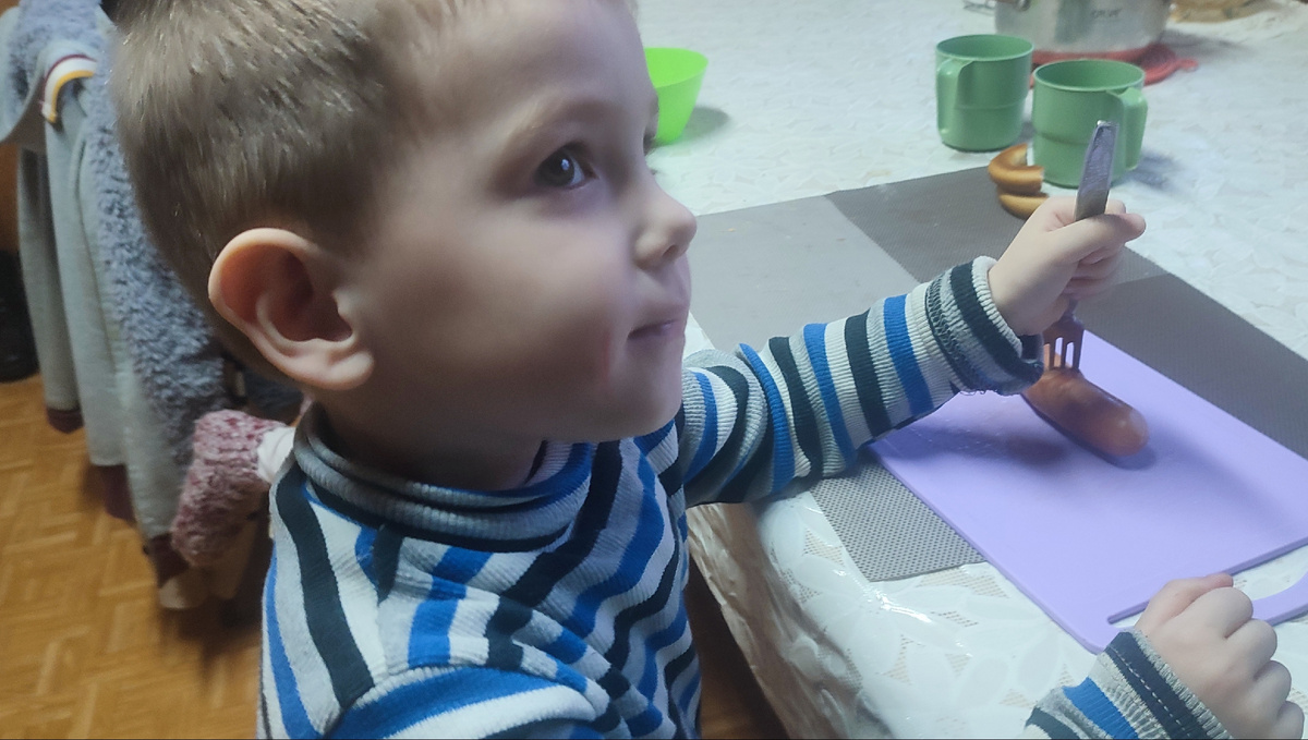 Дима готов к работе... он очень серьёзный, так как ему сейчас доверят ответственное дело. 