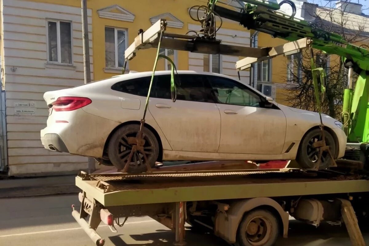    Приставы арестовали иномарку псковича за задолженность в 10 млн рублей