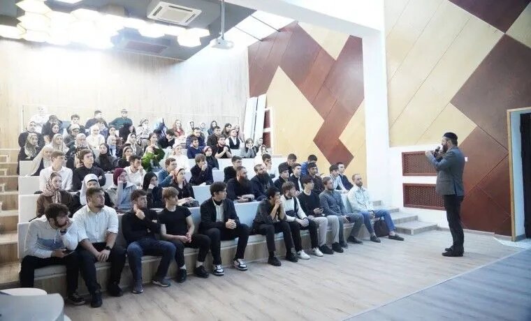 Мастер-класс «Финансирование проектов по правилам ислама. Исламский банкинг» для студентов Грозненского государственного нефтяного технического университета имени академика М.Д. Миллионщикова. // Фото: grozny.tv
