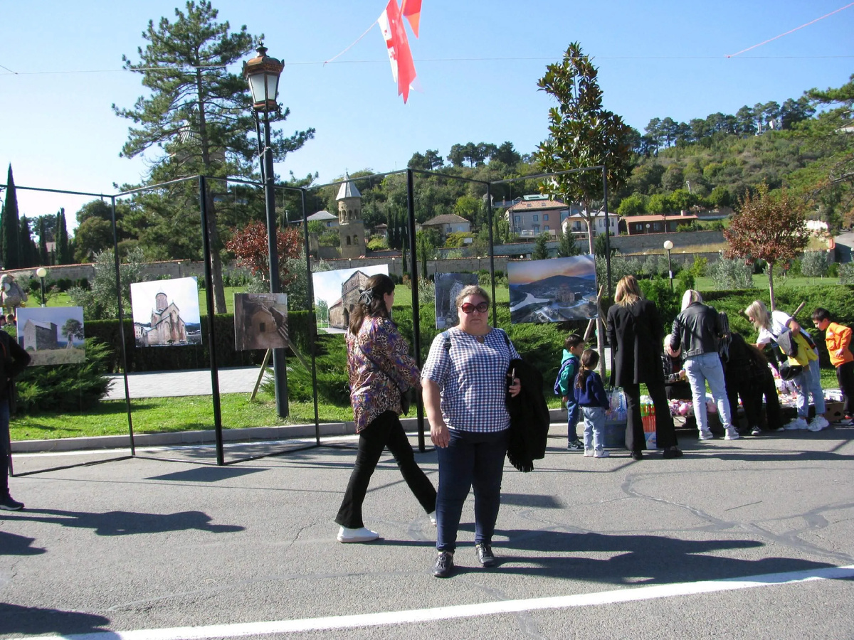 на празднике