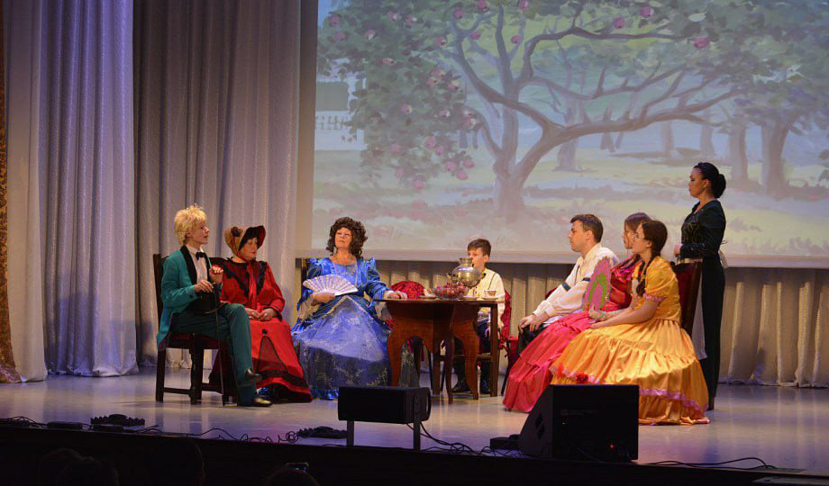    Под руководством режиссёра Анны Прокудиной осуществлено более ста постановок.