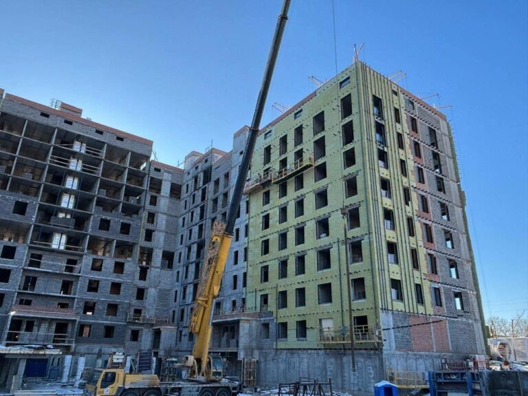    Более 204 тысяч квадратных метров жилья введено в Оренбуржье с начала года Андрей Севостьянов