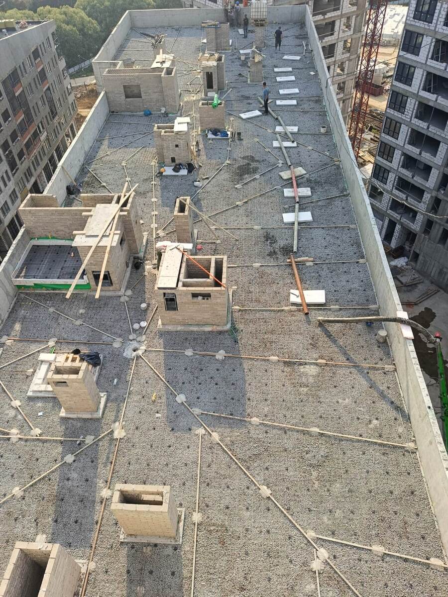 Устройство цементно-песчаной стяжки. Подготовительные работы. Армирование, устройство уклонообразующих маяков и т.д.