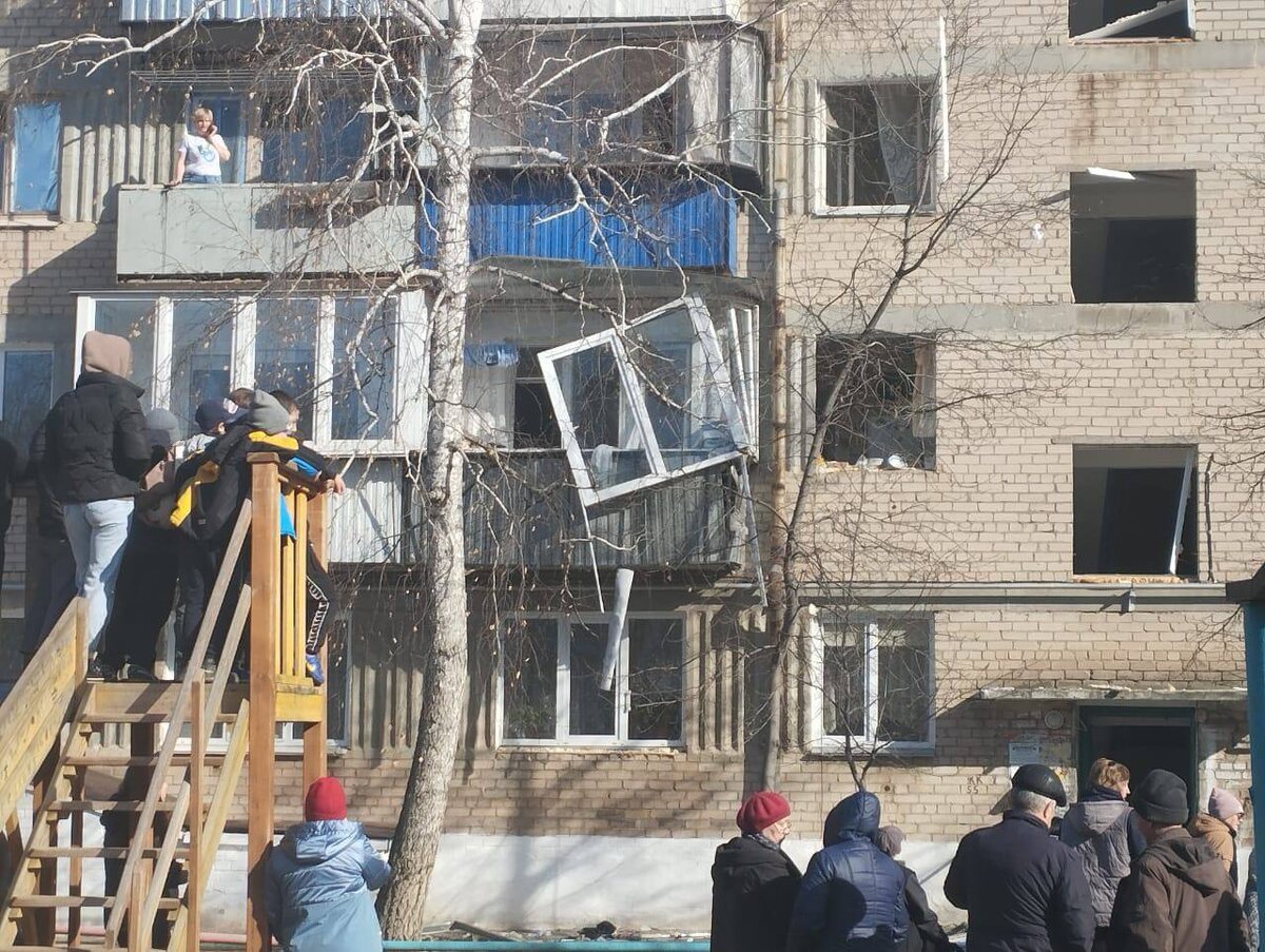 Ударной волной выбило окна и разбило стёкла в квартирах и подъезде. прокуратура Челябинской области