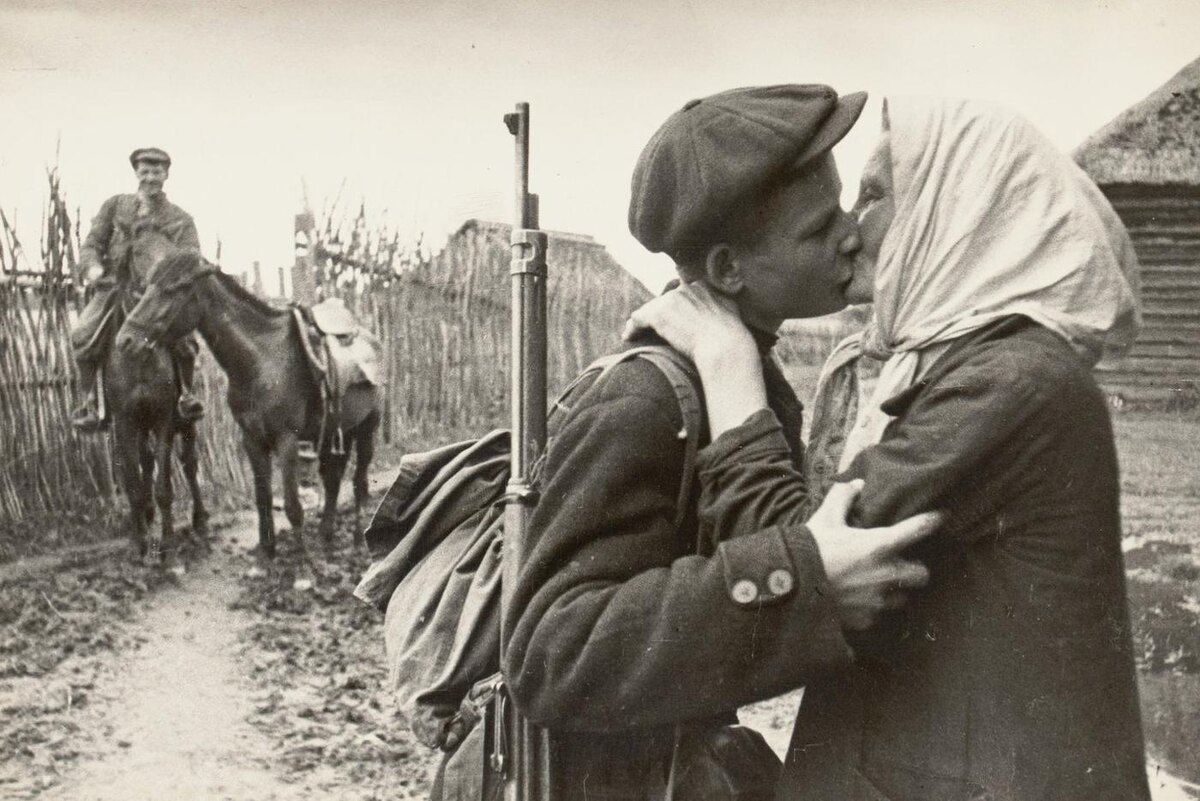 Центр визуальной культуры Béton
Партизанский край в Псковской области. Проводы сына в партизаны, 1942 год, Трахман М.