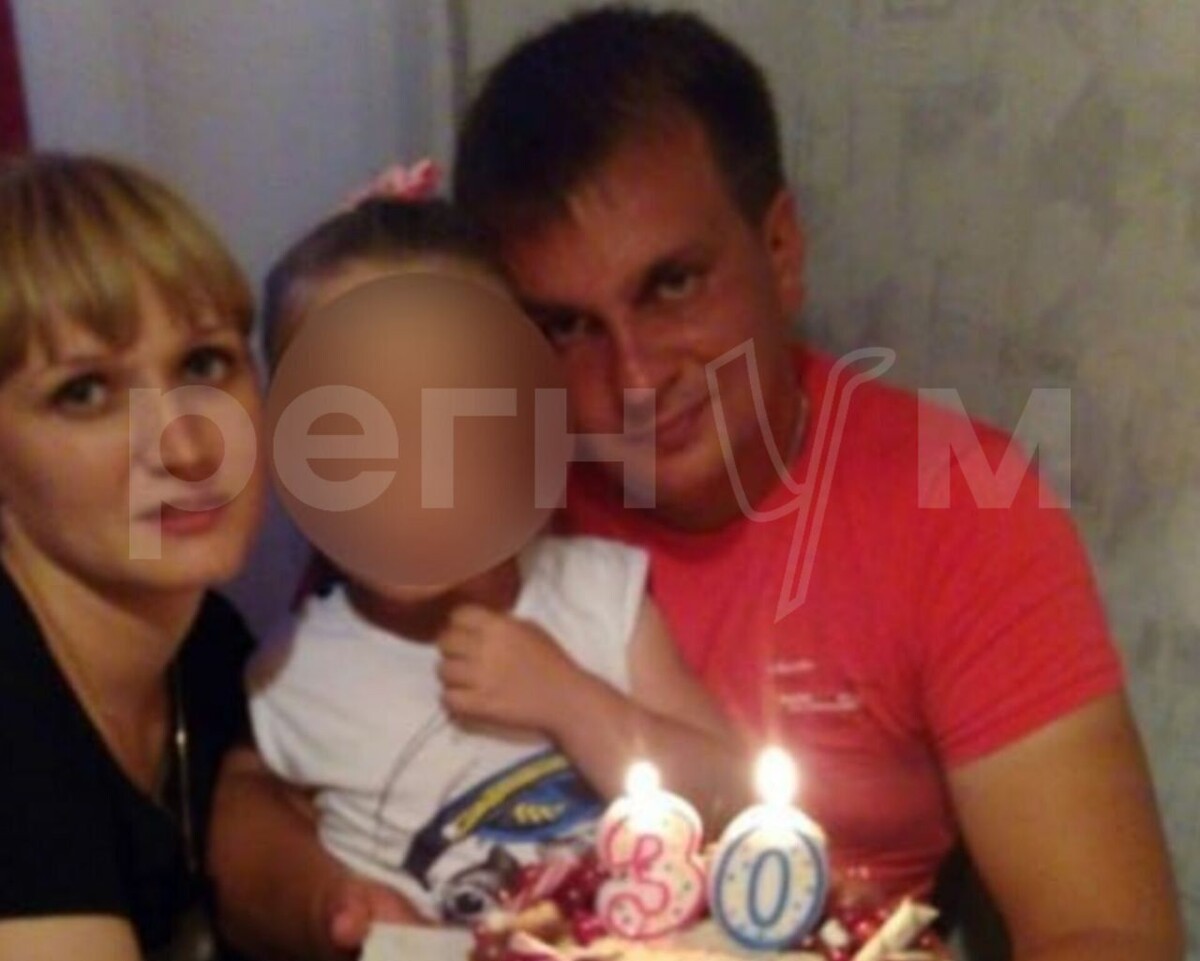    Наталья и Сергей Ещевы вместе с дочерью, пострадавшие при крушении батискафа в Хургаде / Источник: Личный архив