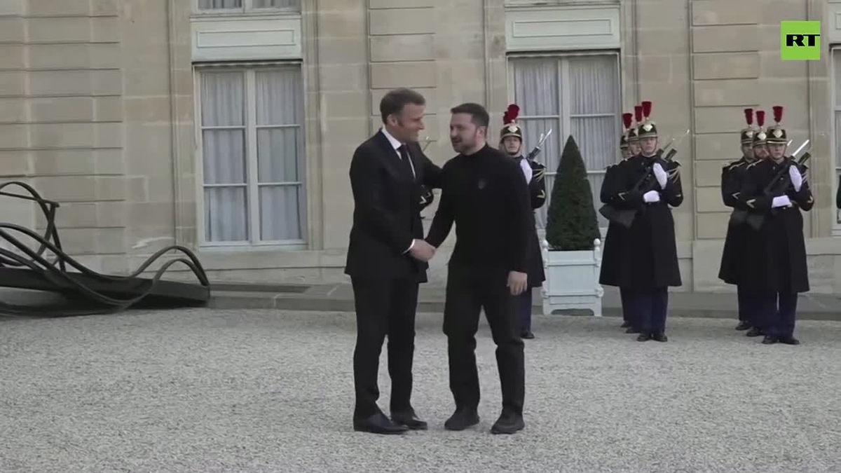 Стоят, но неровненько...