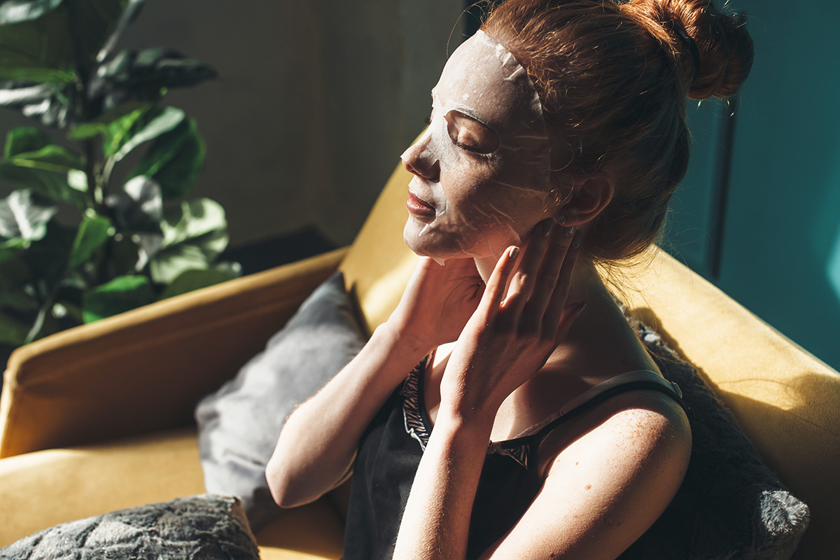 Пострайтесь расслабить мышцы лица и насладиться моментом отдыха. Источник: Shutterstock📷
