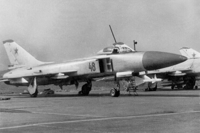 Фото 1980-х гг. с СУ-15ТМ на стоянке аэродрома "Угольный", найденное в интернете.