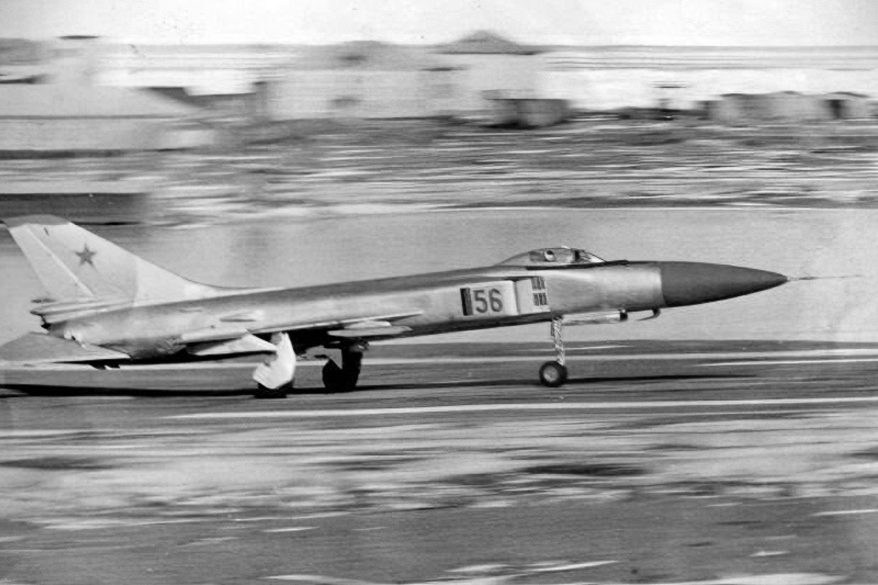 Фото 1980-х гг. со взлётом СУ-15ТМ с аэродрома "Угольный", найденное в интернете.