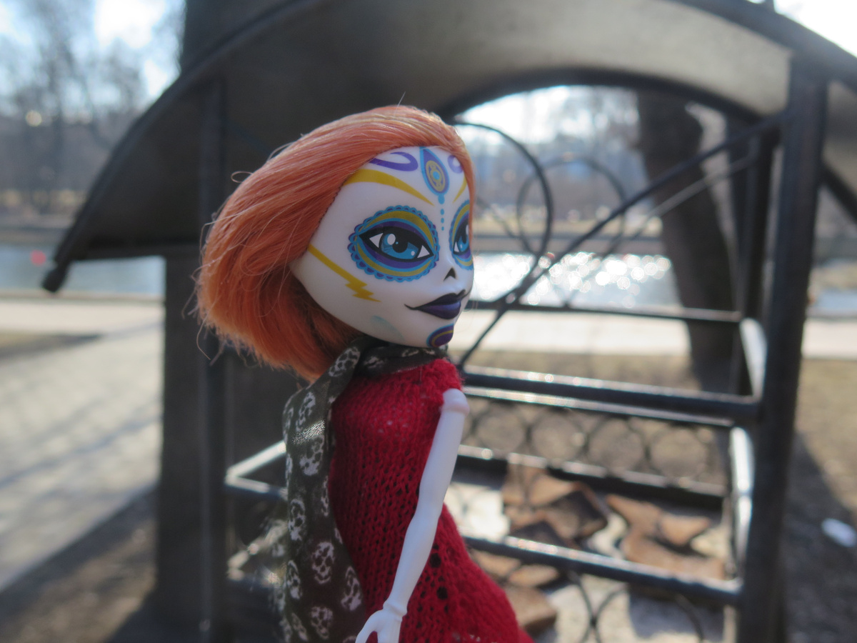 За слайды - Катринас в Екатерининском парке 24 марта 2025.