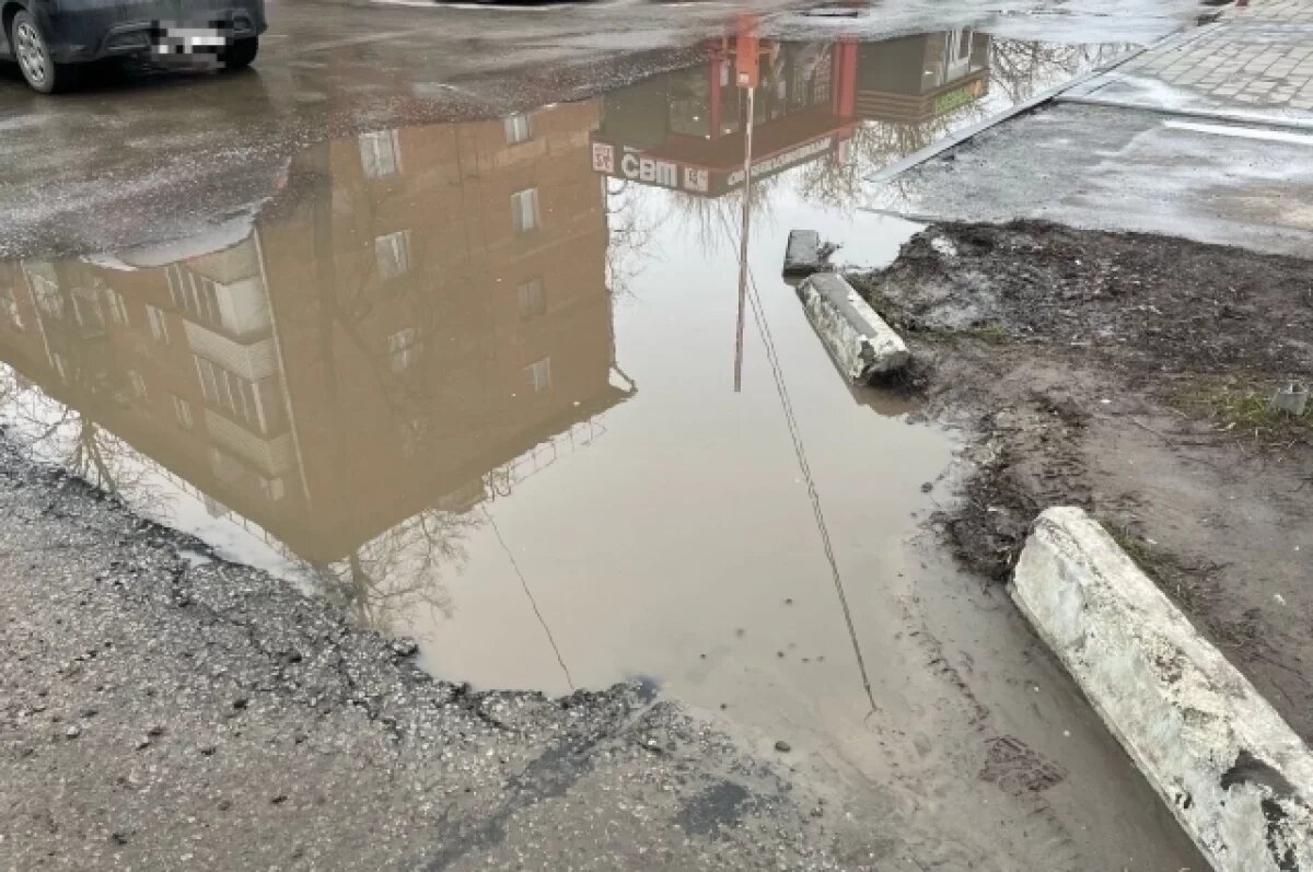    Туляки сообщают о большой луже на улице Болдина