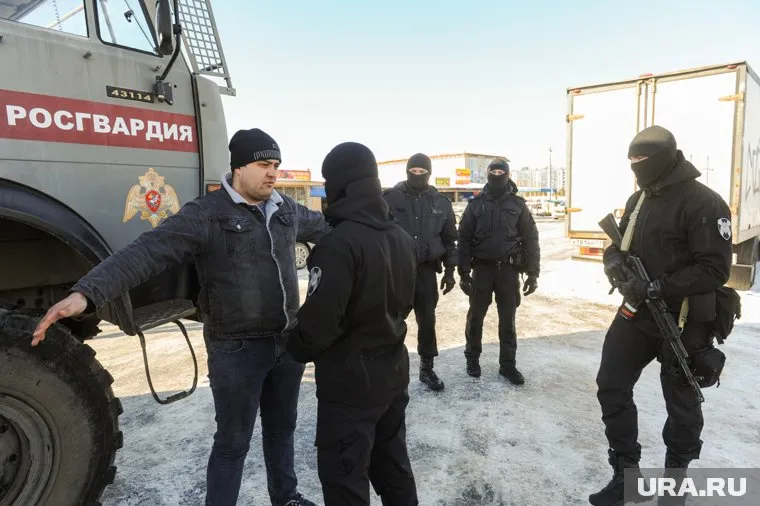 Ямальские росгвардейцы круглосуточно несут службу по охране порядка
Фото: Вадим Ахметов © URA.RU