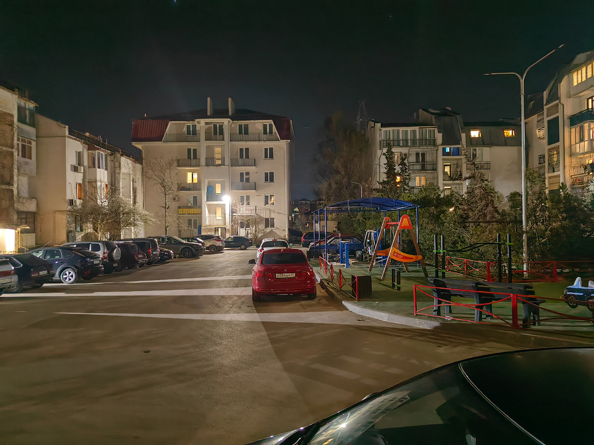 В нашем дворике вечером. Фото автора канала