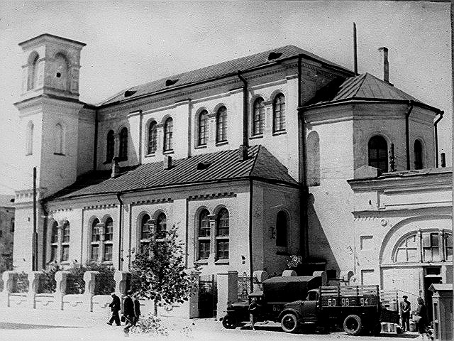 Церковь в 1950 г. Купола содраны