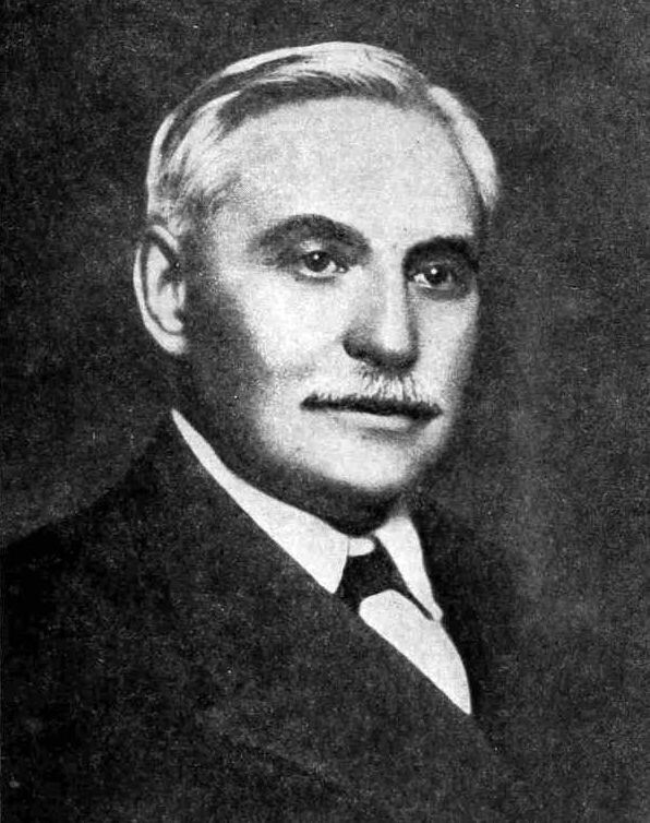 Васи́лий Алексе́евич Городцо́в (23 марта 1860 — 2 февраля 1945) — русский и советский археолог, профессор МГУ. https://ru.wikipedia.org/wiki/Городцов,_Василий_Алексеевич Городцов Василий Алексеевич начал свою военную службу в 12-м гренадерском Астраханском Его Величества полку в 1882 году после выпуска из Московского пехотного юнкерского училища.