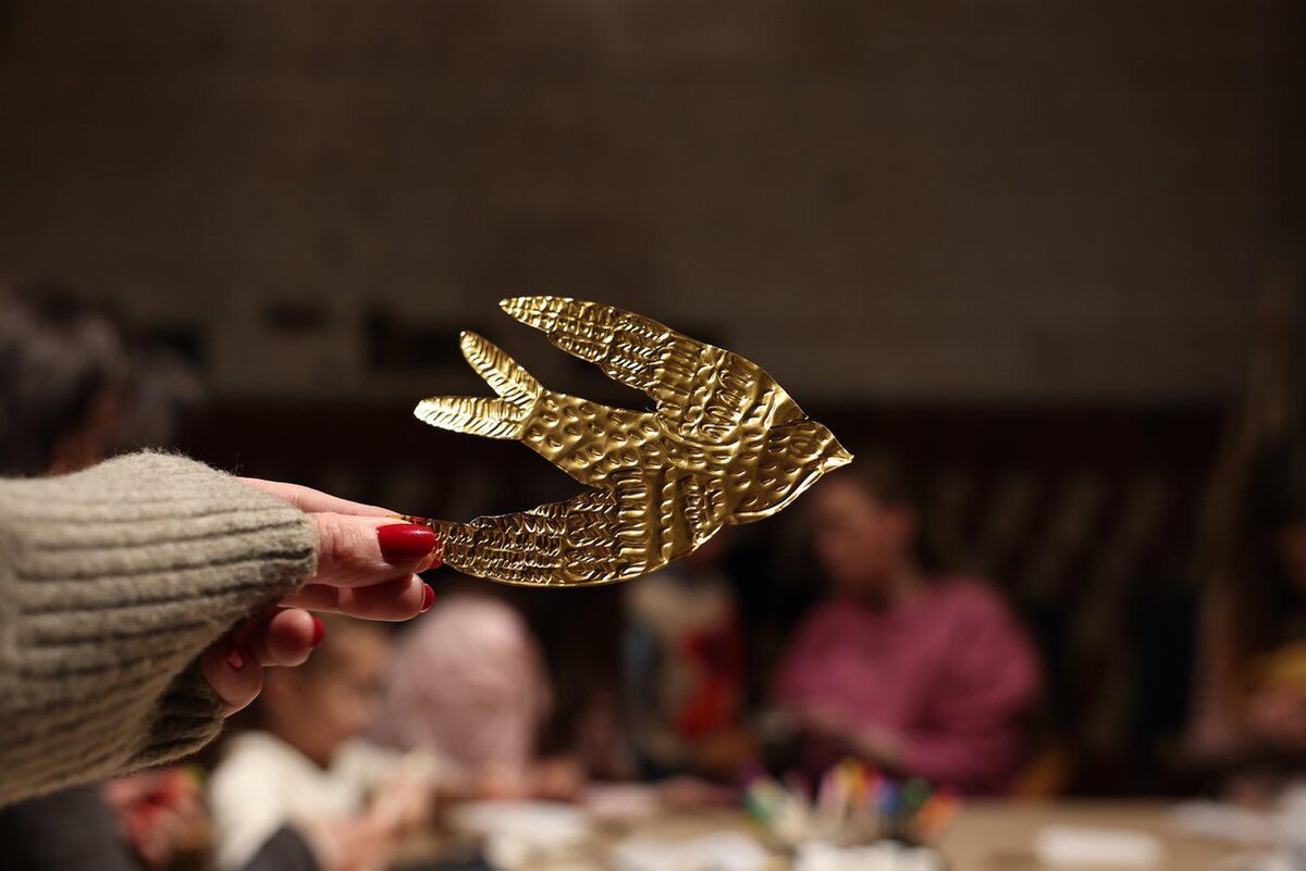 Елена Купцова
Из золотой фольги из чеканки получаются такие птицы.