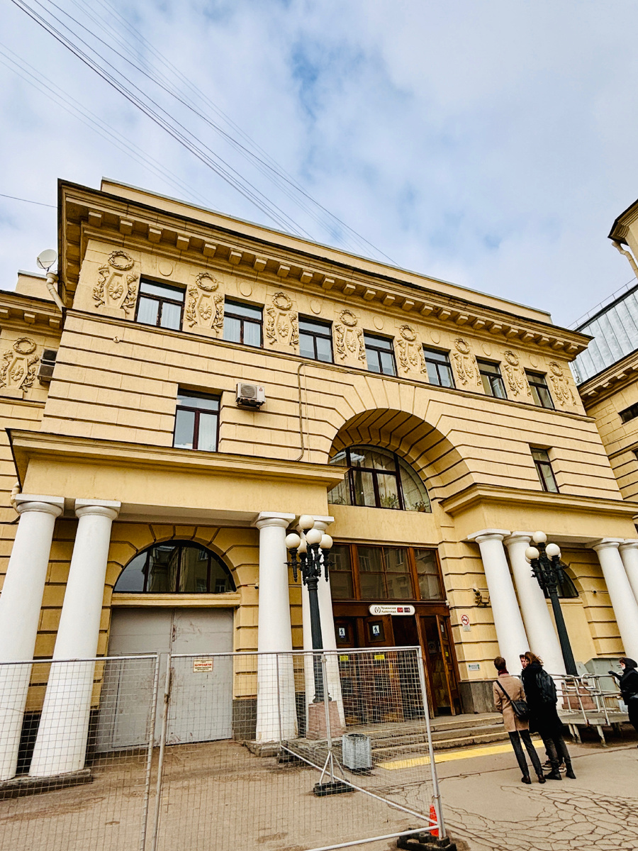 Вестибюль Пушкинской